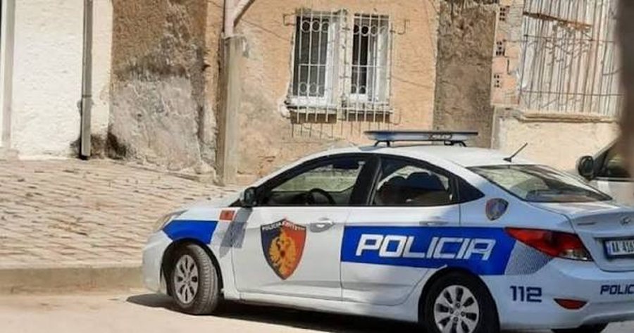 E rëndë në Lushnjë, kërkohet 42-vjeçari që dyshohet se dhunoi s3ksualisht një grua me probleme mendore