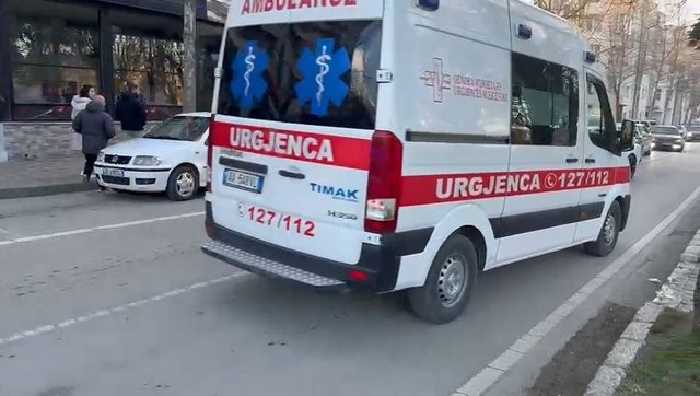 Tragjedi e madhe! Motra e gjen vëllain të vetëvarur në banesë, dyshohet se