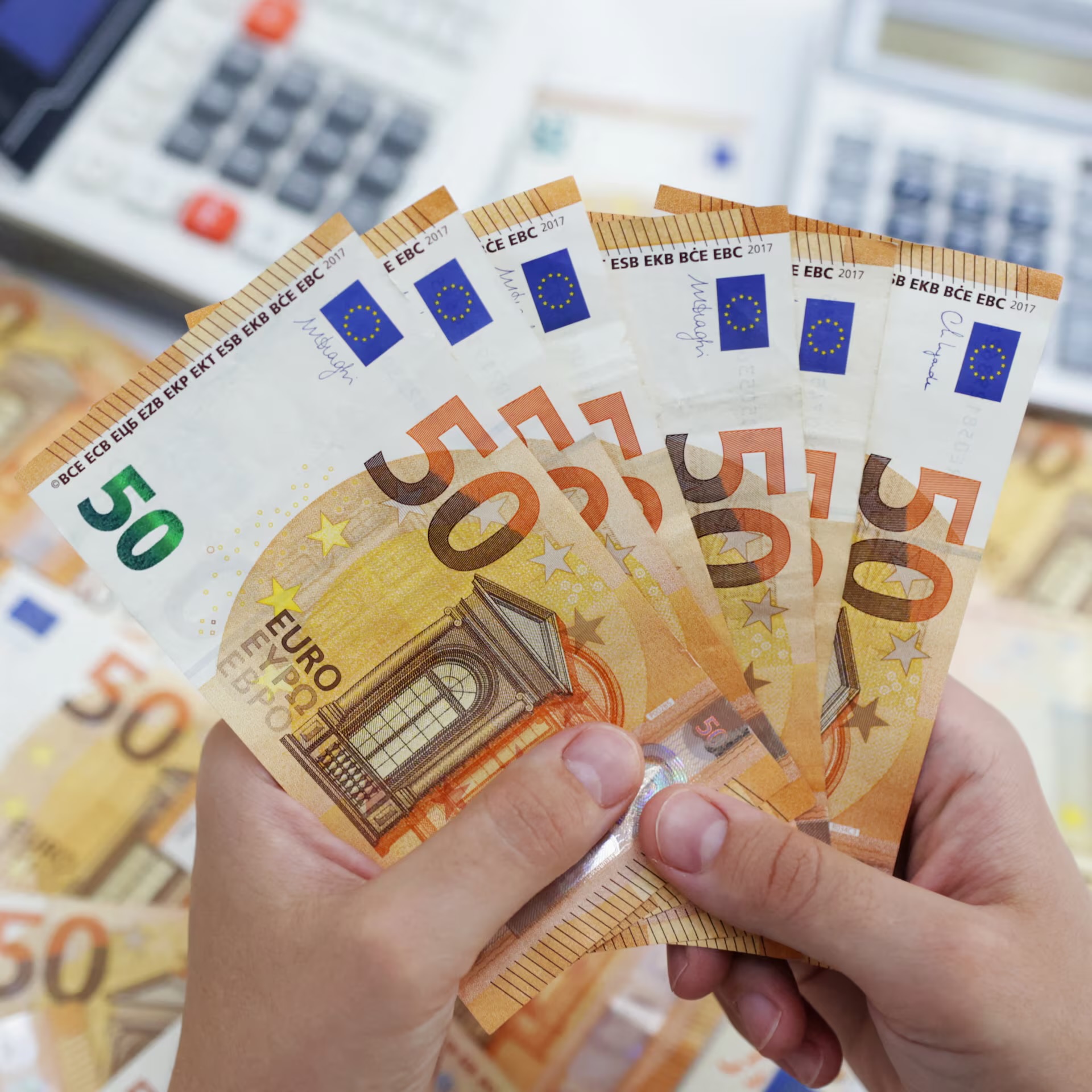 Pason një rritje e re e pensioneve: Pensionistët presin përllogaritjen e shtatorit