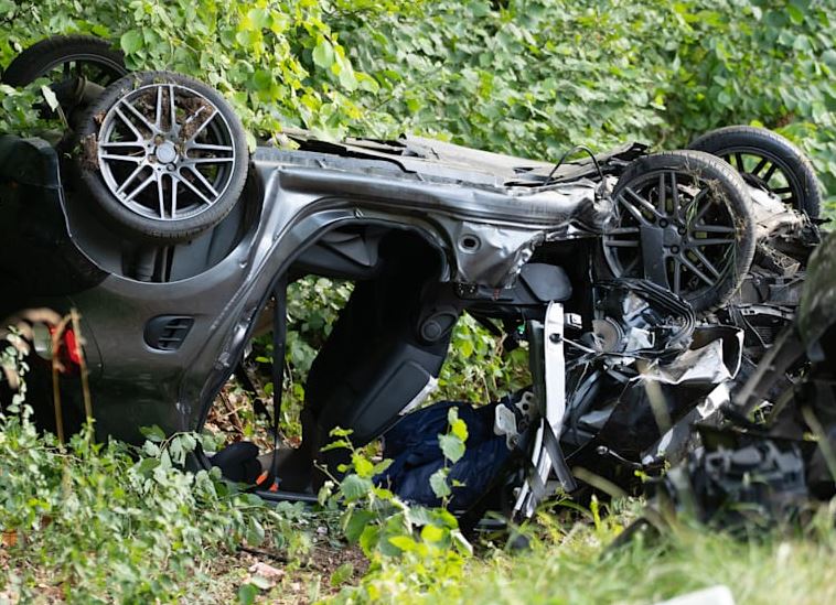 E trishtë: 18-vjeçari shkakton aksident fatal në Hessen, vdes nëna – dy vajzat i mbijetojnë