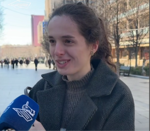 “Jam teper e dashurume per momentin, si e kam taku e kam pa qe eshte personi i duhur. Une i kam shkru e para, nuk jam xheloze hiq dhe …”