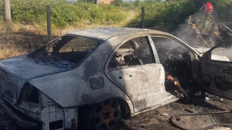 Korçë, një 66-vjeçar gjendet i vdekur në veturën e djegur