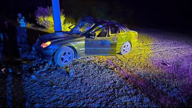 Aksident i rëndë! Mori fshehurazi makinën e babait, përfundon në shtyllë me 6 të plagosur – detaje