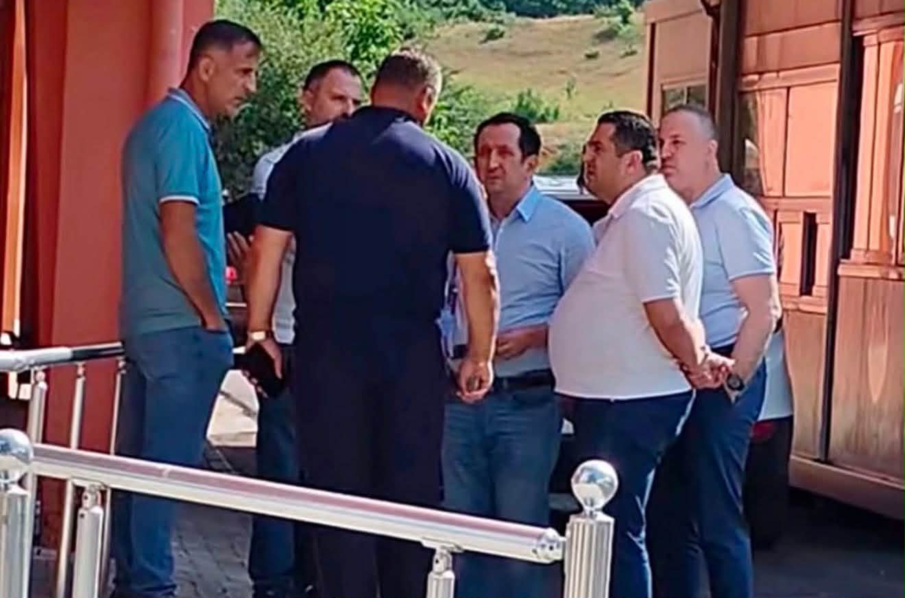 Alarm në Qafë Thanë: Ndalimi i paqartë i tre zyrtarëve të VLEN trazon marrëdhëniet ndërshqiptare