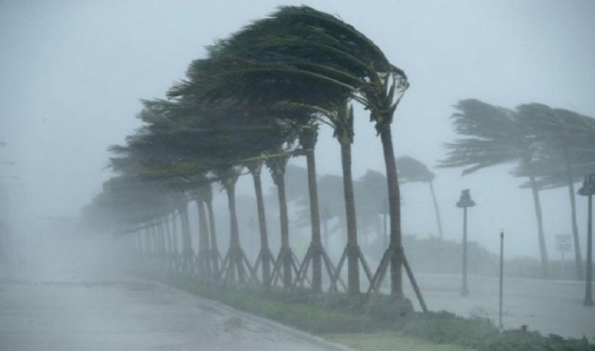 Erërat e forta rrëzojnë minaren e xhamisë në Plluzhinë të Skenderajt