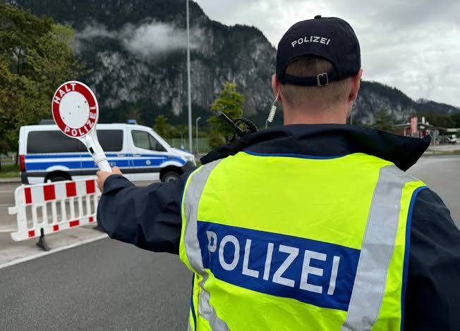 Tragjedi tronditëse në Gjermani: 45-vjeçari dyshohet se i vuri flakën nënës së tij – policia jep detaje