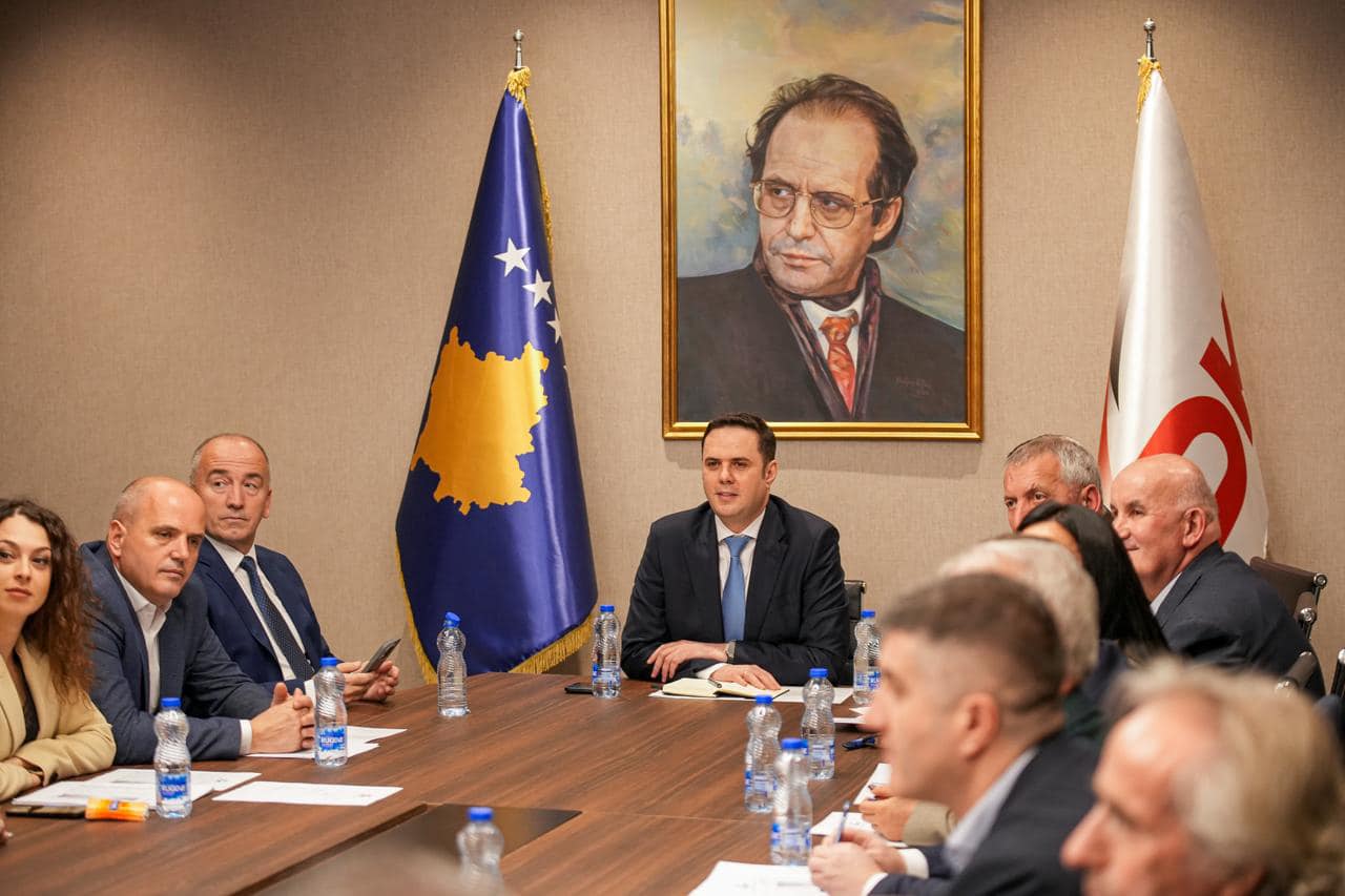 Trazira në LDK! Një tjetër degë kërkon shkarkimin e Lumir Abdixhikut